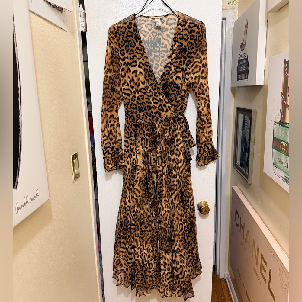 🐆 H&M Leopard Print Wrap Midi Dress – US 10